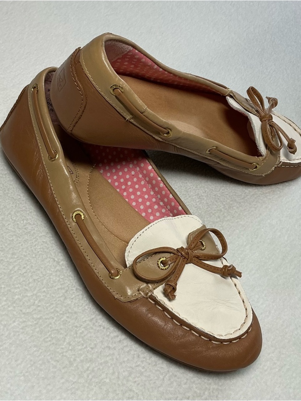 Sperry Tan and White Women’s Two-Tone cute Moccasin Loafers